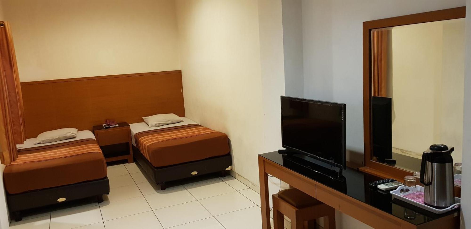 Hotel Dequr Jakarta Kota Bilik gambar